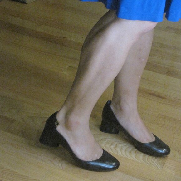 Tory Burch Elizabeth Round Toe Black 1.75" Block Heel with Ankle Details 9.5M - Picture 3 of 16